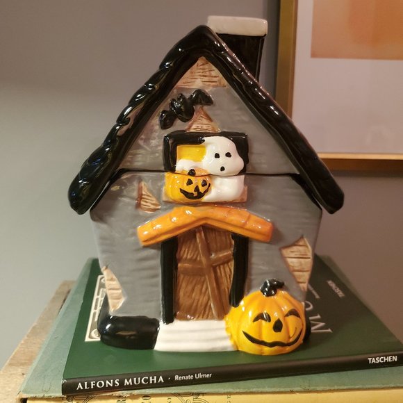 Potter's Studio - Haunted House Halloween Cookie Jar - Picture 1 of 3